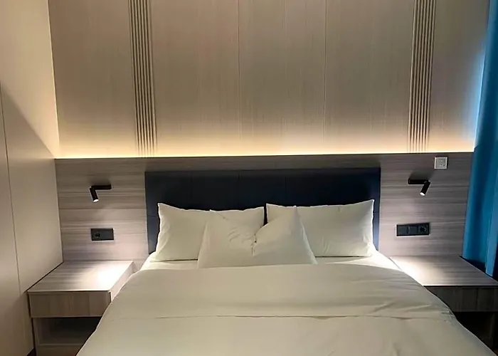 Mooncity & Boardinghouse Hotel